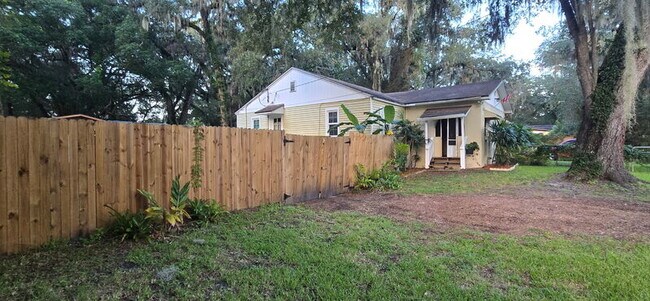 Building Photo - 8743 Buttercup St