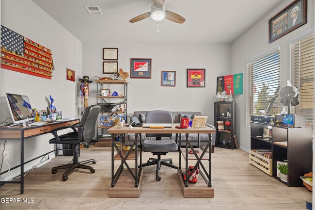 Building Photo - 956 Clapham St