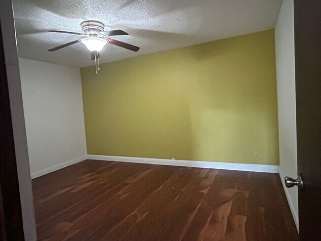 Building Photo - $3890/mo 3 bedroom  2 Baths - spacious, sp...