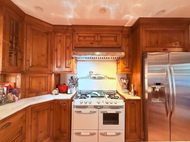 Building Photo - FULLY FURNISHED 30+ RENTAL IN SANTA BARBARA, Owner prefers 6-12 lease | Pet Friendly House