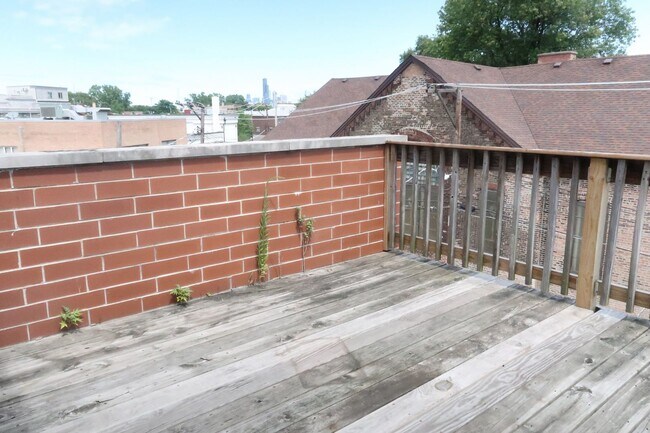 Building Photo - 3541 S Hamilton Ave
