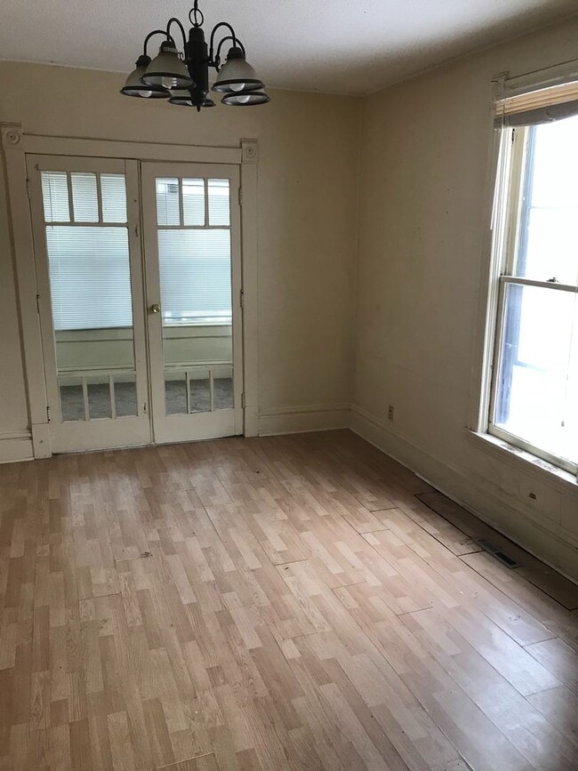 Building Photo - 2932 15th Ave S