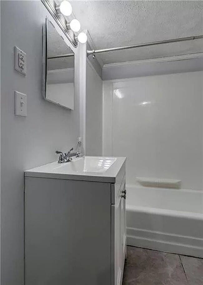 Building Photo - 515 56th St