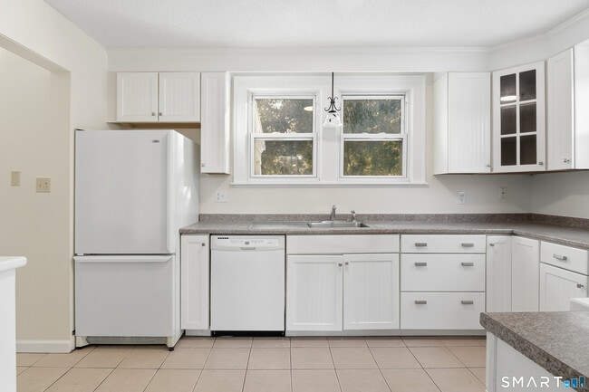 Building Photo - 815 E Main St