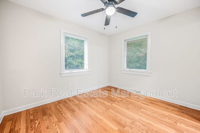 Building Photo - 221 Howell St