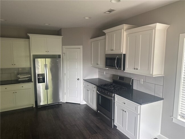 Building Photo - 2055 E Peppervine Dr