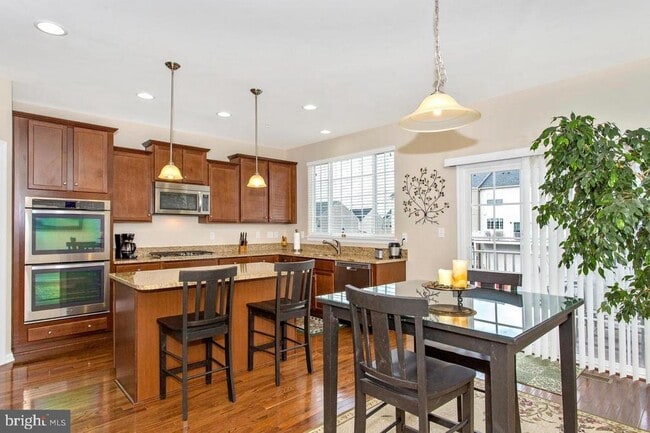 Building Photo - 5028 Small Gains Wy