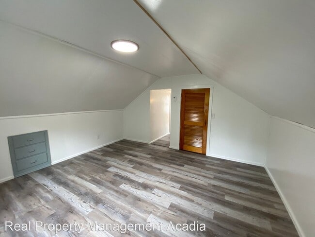 Building Photo - 3 br, 1.5 bath House - 13 Elm Street
