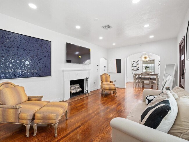 Building Photo - 314 Romano Ave