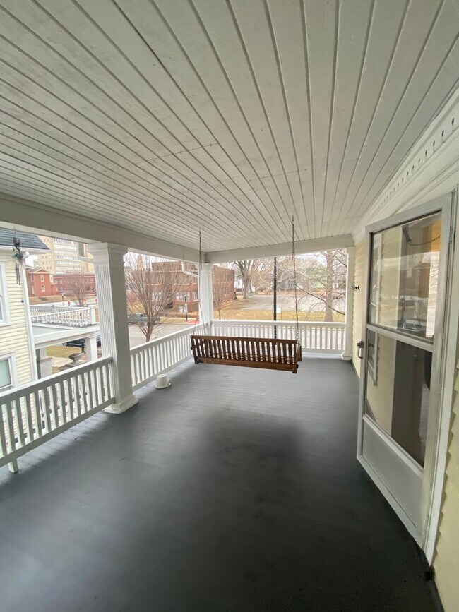 Building Photo - 614 S 8th St