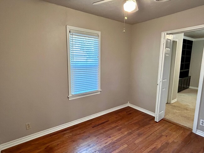 Building Photo - Charming 2 Bed 2 Bath with an Office!