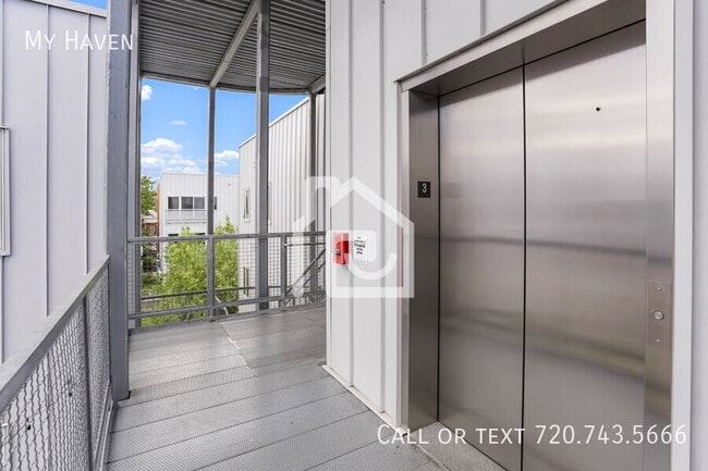 Building Photo - 2550 Lawrence St