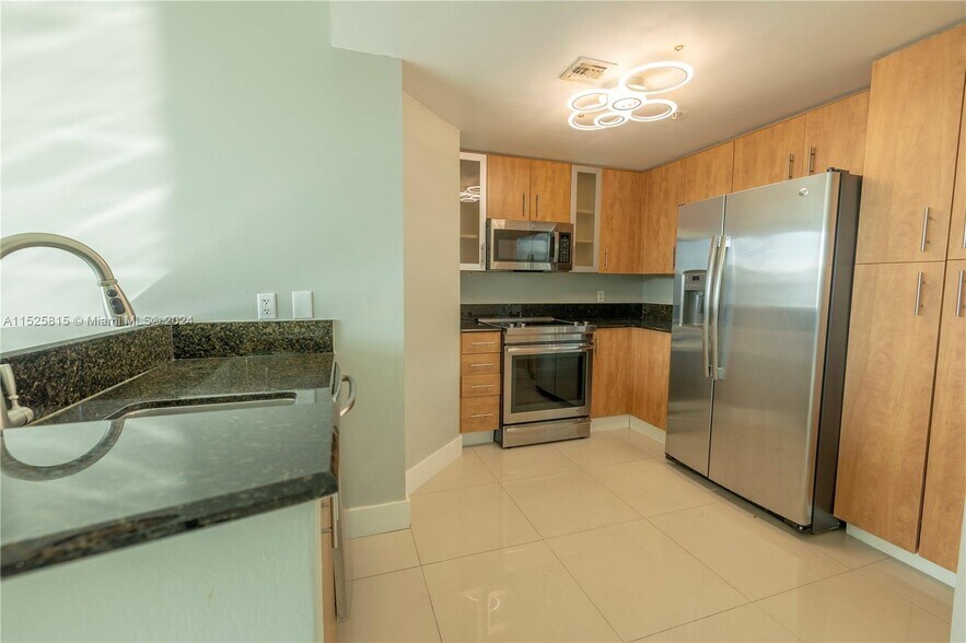 Building Photo - 7900 Harbor Island Dr