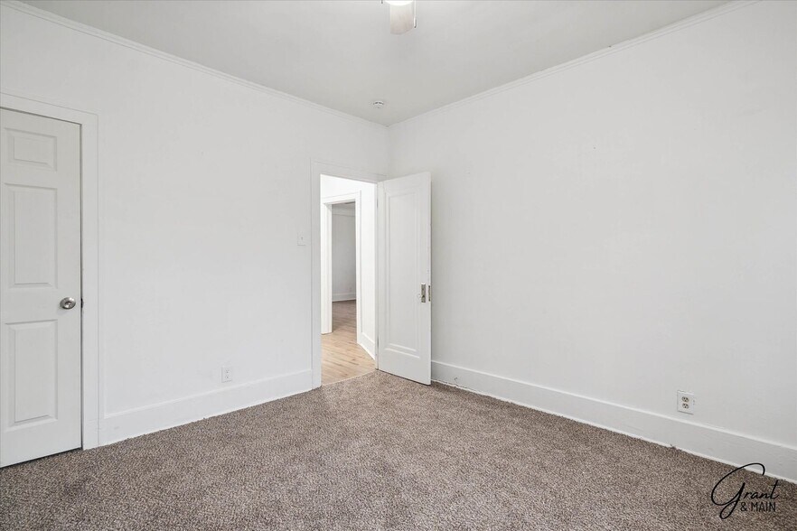 Building Photo - 2433/2435 Pasadena St. -  Missouri Residential Rentals LLC