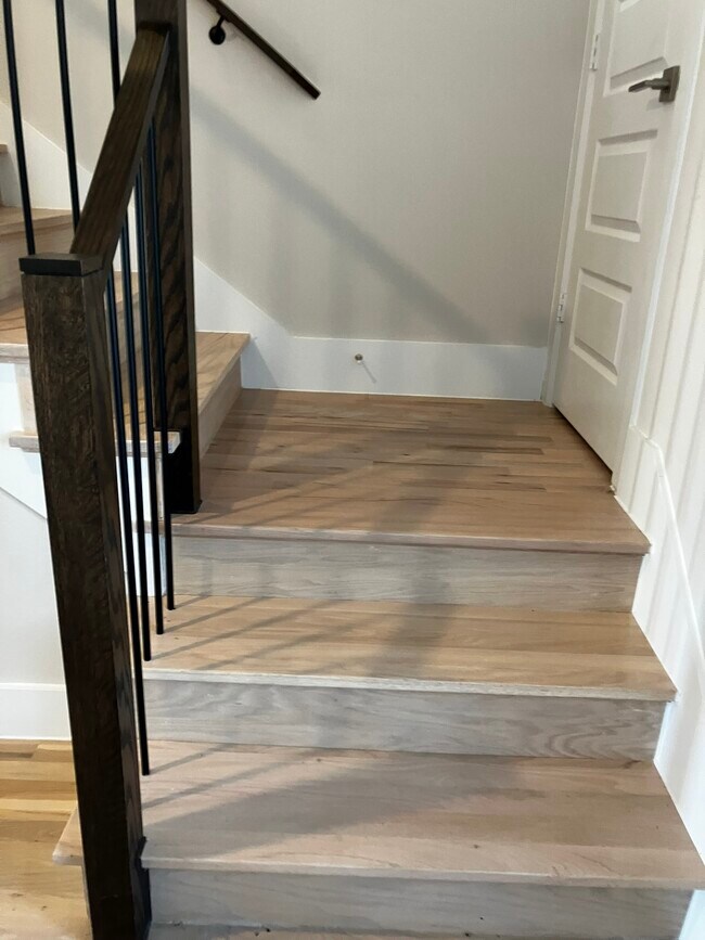 Building Photo - 1225 Marc Pl