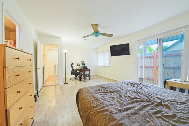 Building Photo - 13142 Reedley St