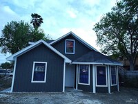 Building Photo - 810 Catarina St