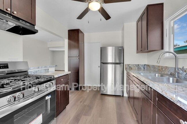 Building Photo - 4366 Hilltop Dr