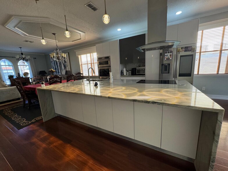 Building Photo - 11745 Via Lucerna Cir