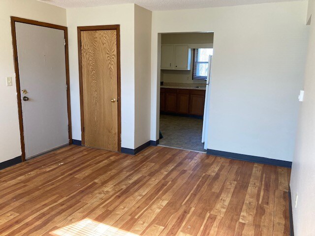 Building Photo - 1812 E 6th St