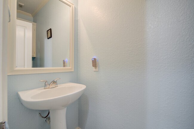 Building Photo - 55 Middle Borondo