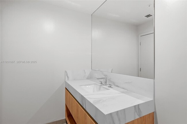 Building Photo - 11 NE 6th St