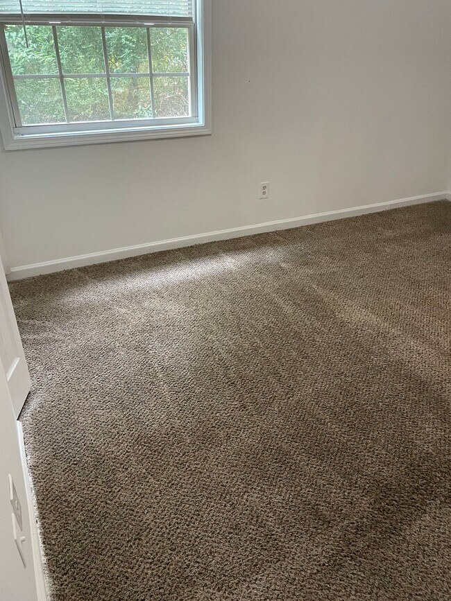Building Photo - Modern 2-Bed, 1-Bath Oasis with Central Ai...