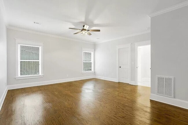 Building Photo - 3226 Cates Ave NE