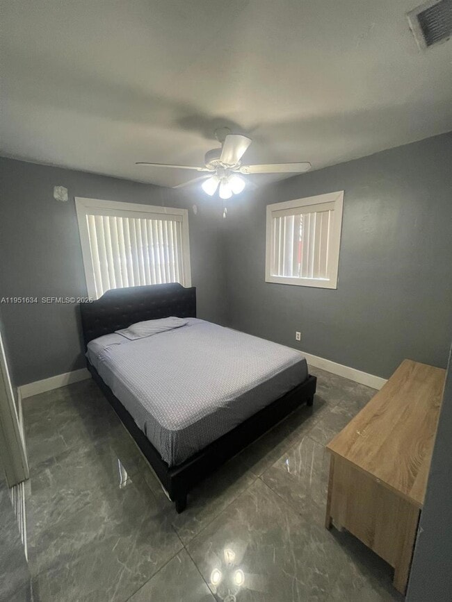 Building Photo - 5620 SW 38th St