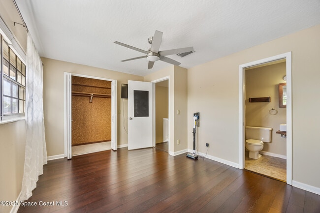 Building Photo - 194 Queens Ct