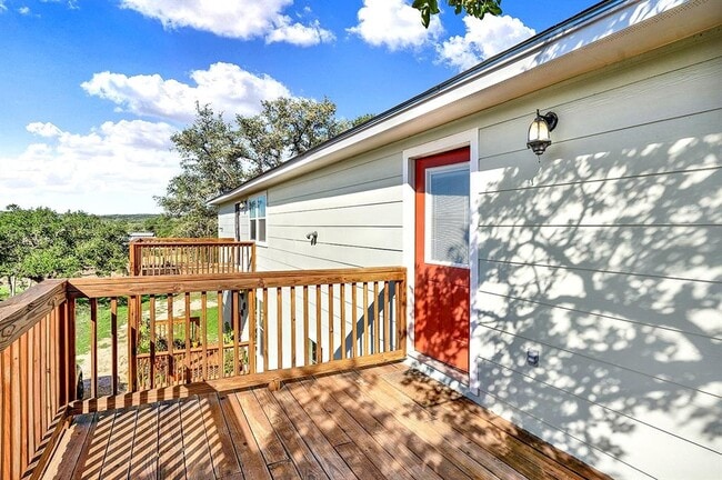 Building Photo - 207 Oakwood Loop