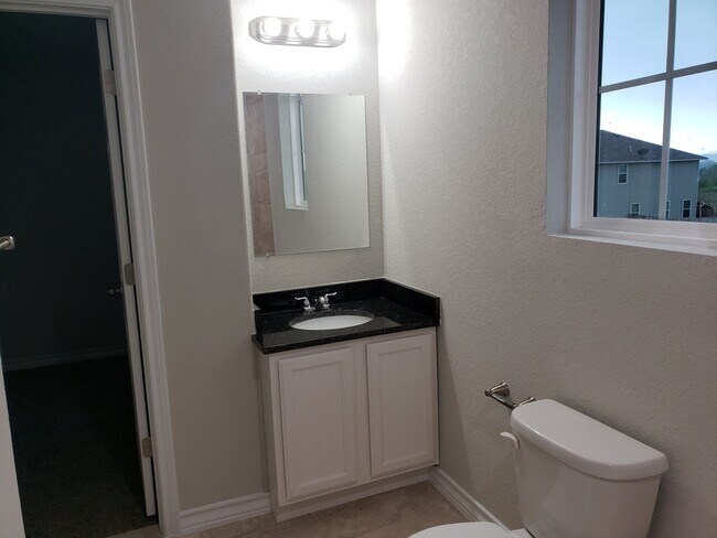 Building Photo - Townhome for rent