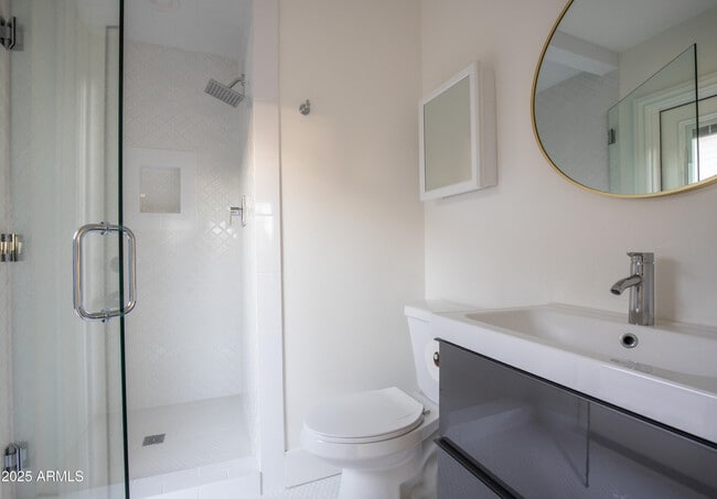 Building Photo - 2532 E Highland Ave