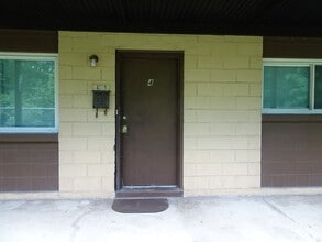 Building Photo - 2 Bedrooms 1 Baths Apartment Rental in Parkview area Newport News