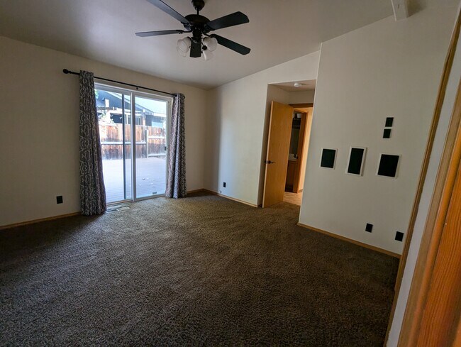 Building Photo - 2420 NE Desert Willow Ct