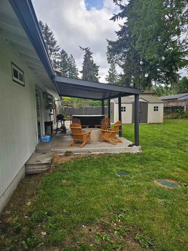 Building Photo - Beautifully Renovated 3 Bed/1 Bath Rambler in Lacey Available 6/01/26! Close to JBLM!!!