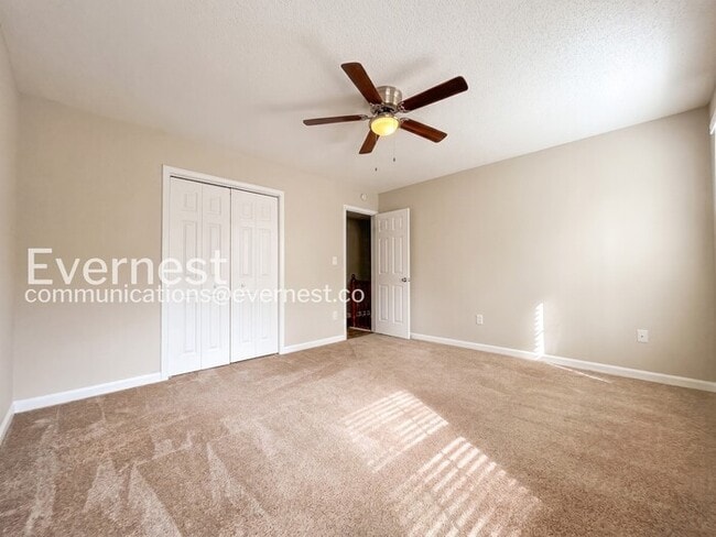 Building Photo - 321 Sadler Dr