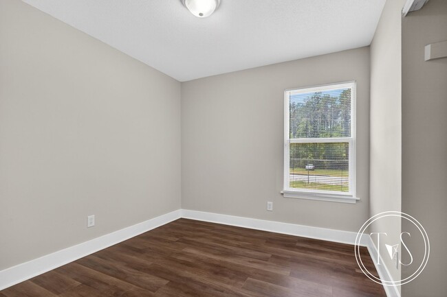 Building Photo - 109 Elm St