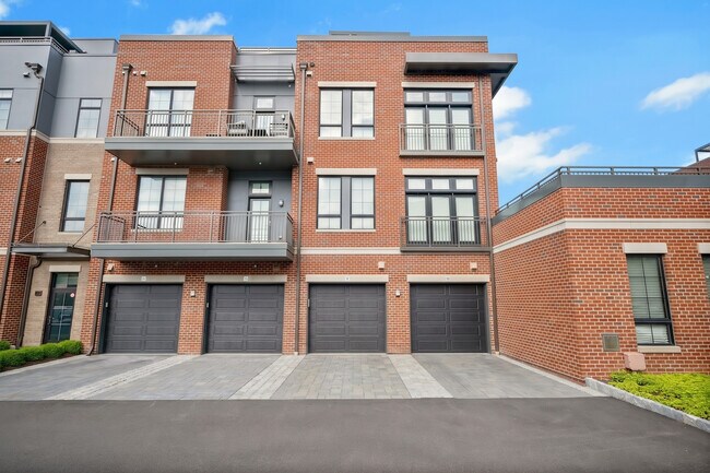 Building Photo - 102 Legend Dr