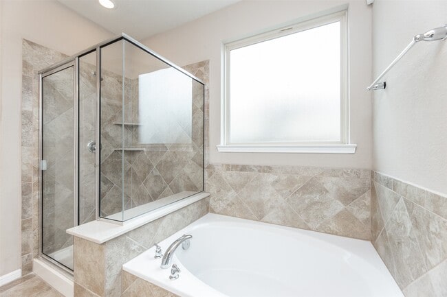 Building Photo - 5302 Silver Ledge Dr