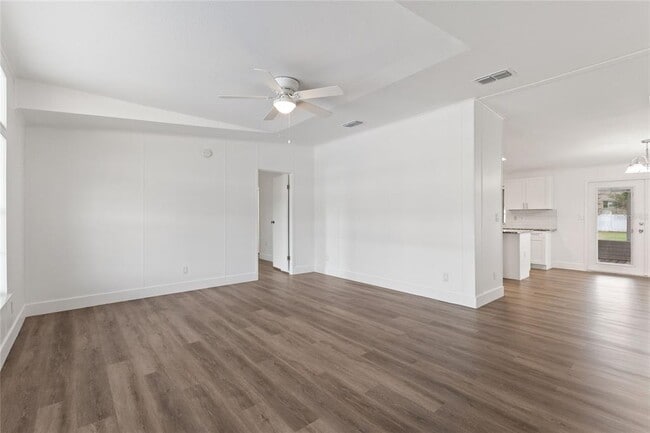 Building Photo - 486 Lindsey Dr