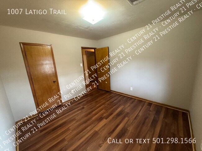 Building Photo - 1007 Latigo Trail