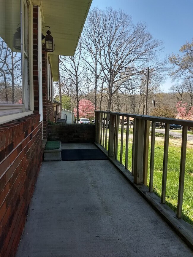 Building Photo - 137 Prentice St