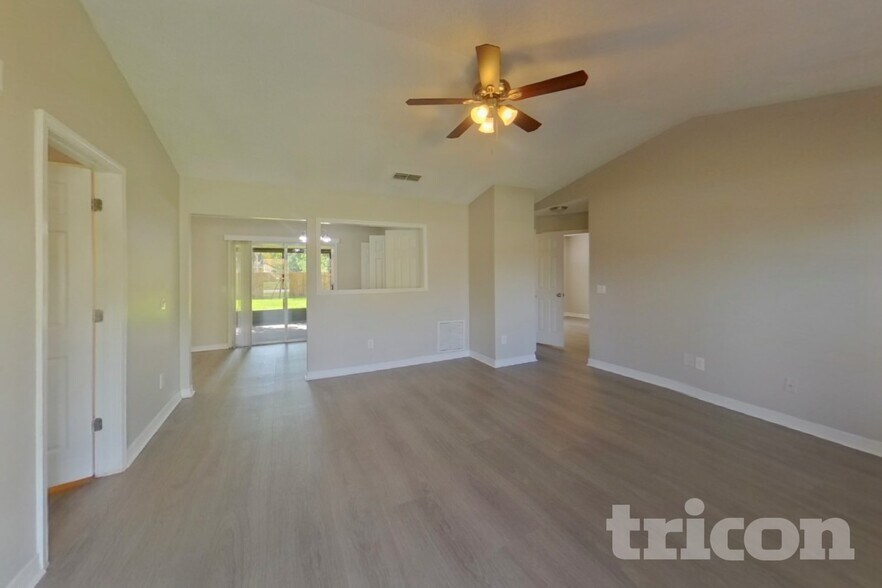 Building Photo - 1715 Farm Way