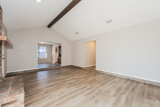 Building Photo - 3621 Willowbrook Dr