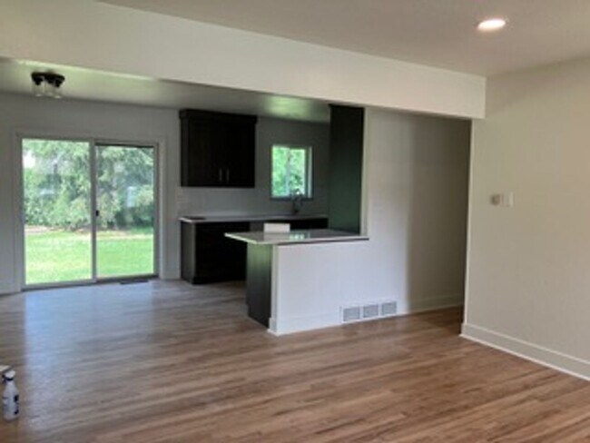 Building Photo - $300 OFF FIRST MONTH | Beautifully Renovated 3BR in Midtown Fort Collins