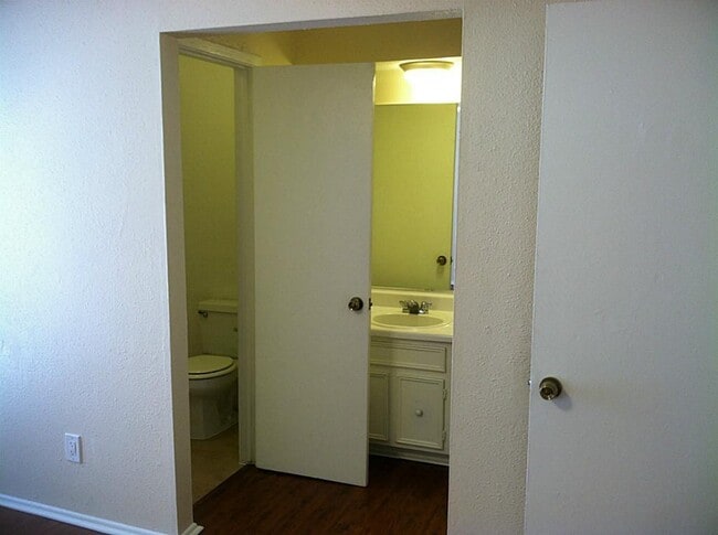 Building Photo - 1275 Witte Rd