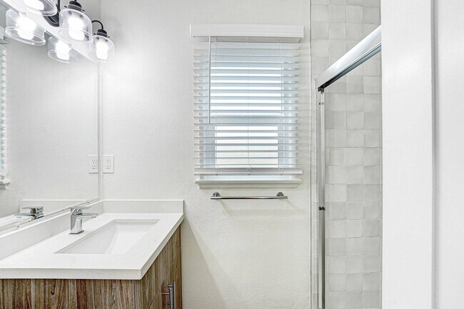 Building Photo - 1844-1850 North Harvard