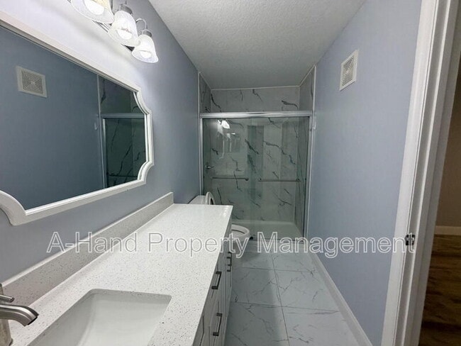 Building Photo - 205 Coconut Palm Way