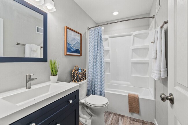 Building Photo - 2713 N Locust St